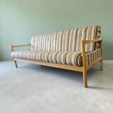 Vintage wooden daybed / canapé / day bed