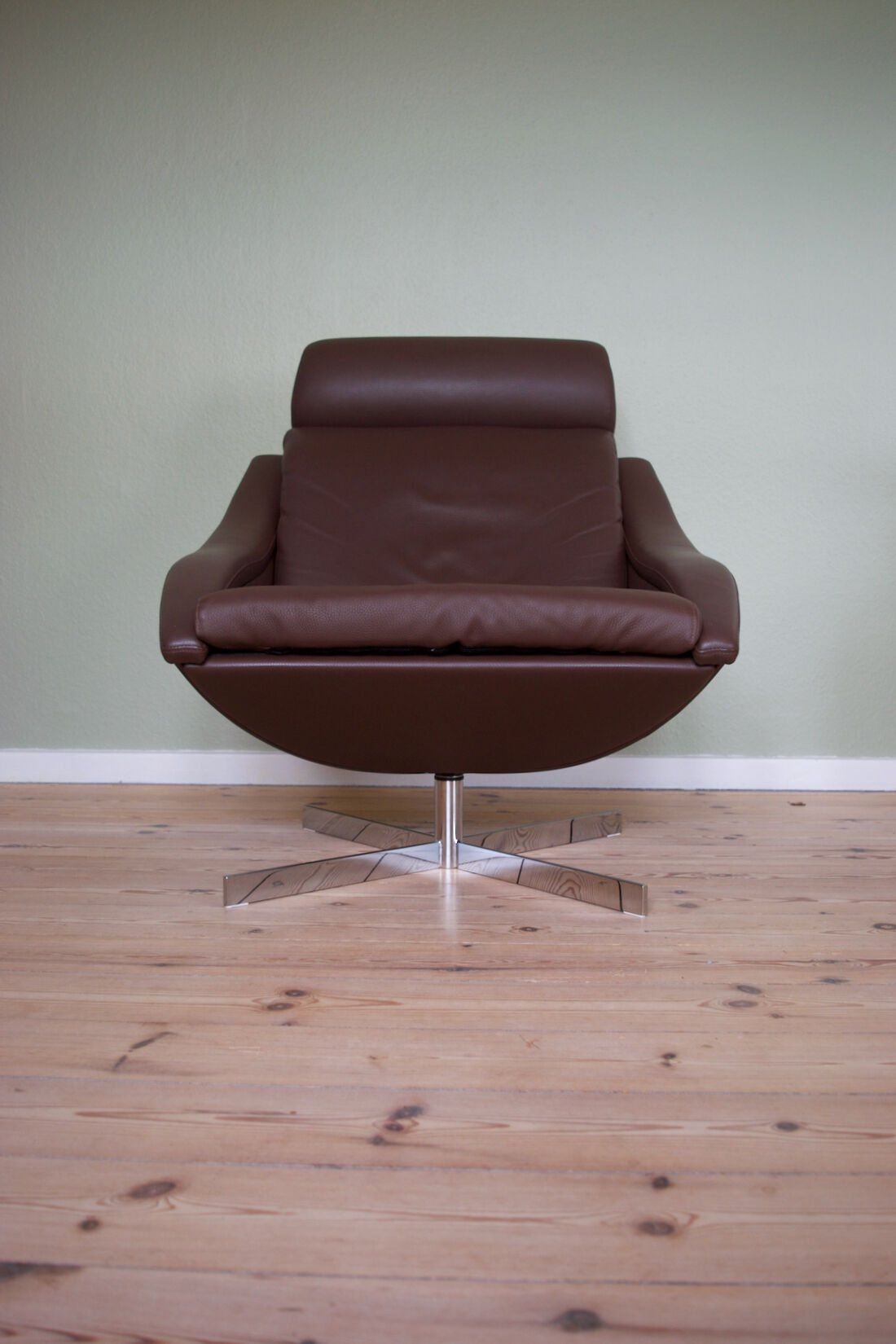 Mid-Century Danish Swivel Chair in Leather, 1970s
