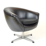 Swivel armchair