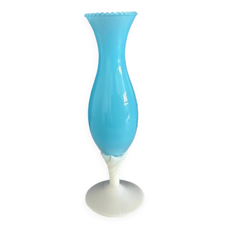 Vase opaline vintage bleu clair