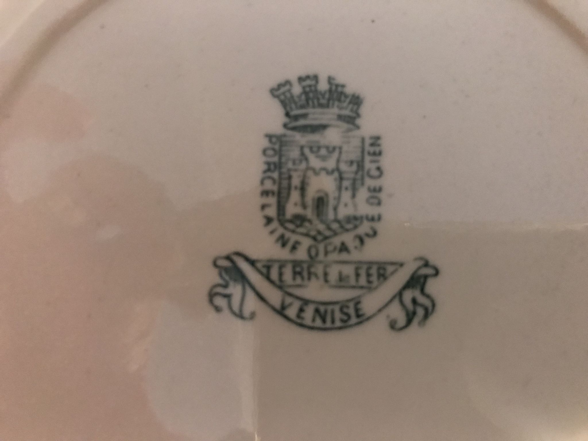 Soup-tureen in opaque porcelain from gien "venice"