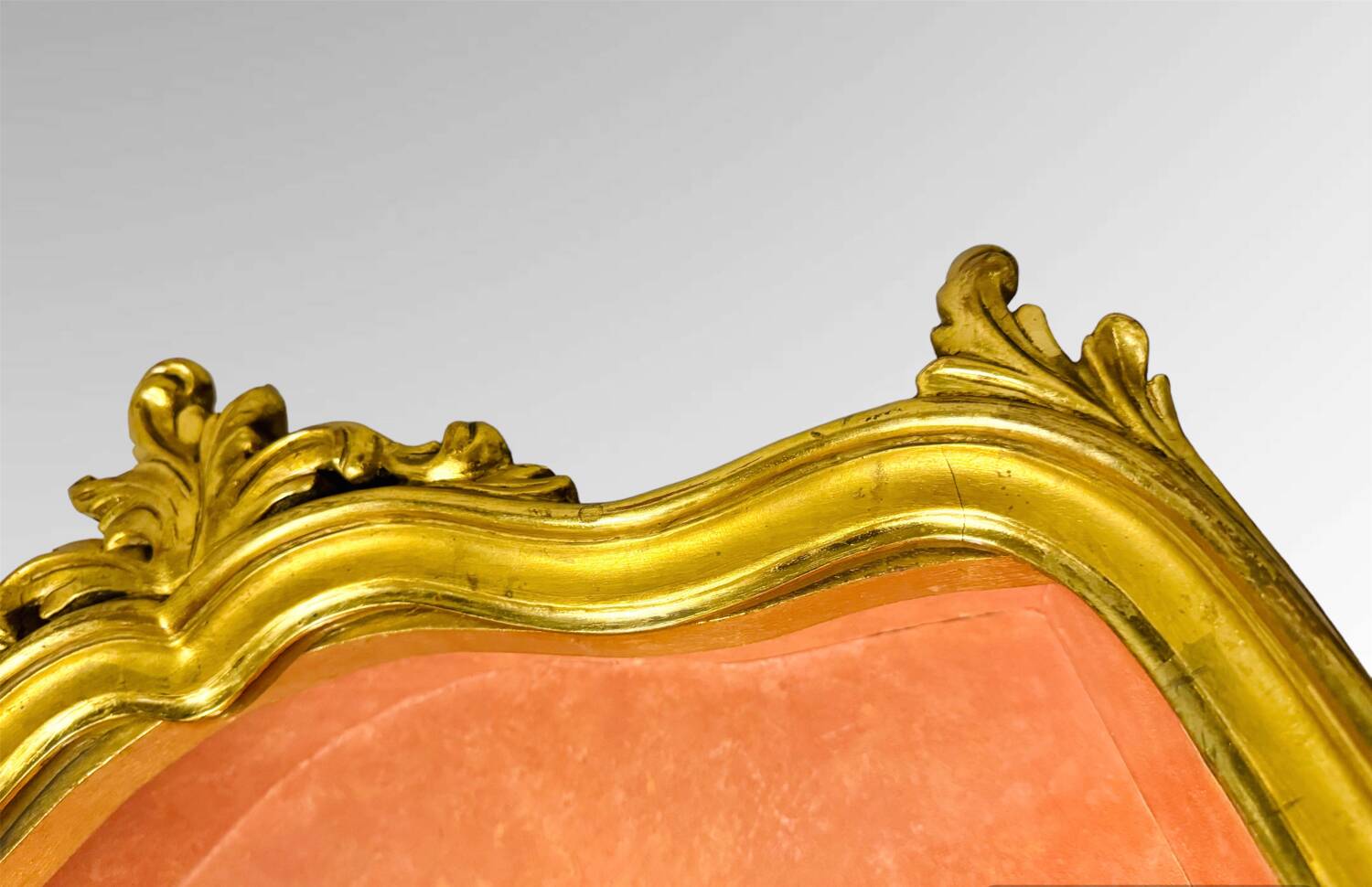 Vitrine murale de style Louis XV Rocaille Bois doré