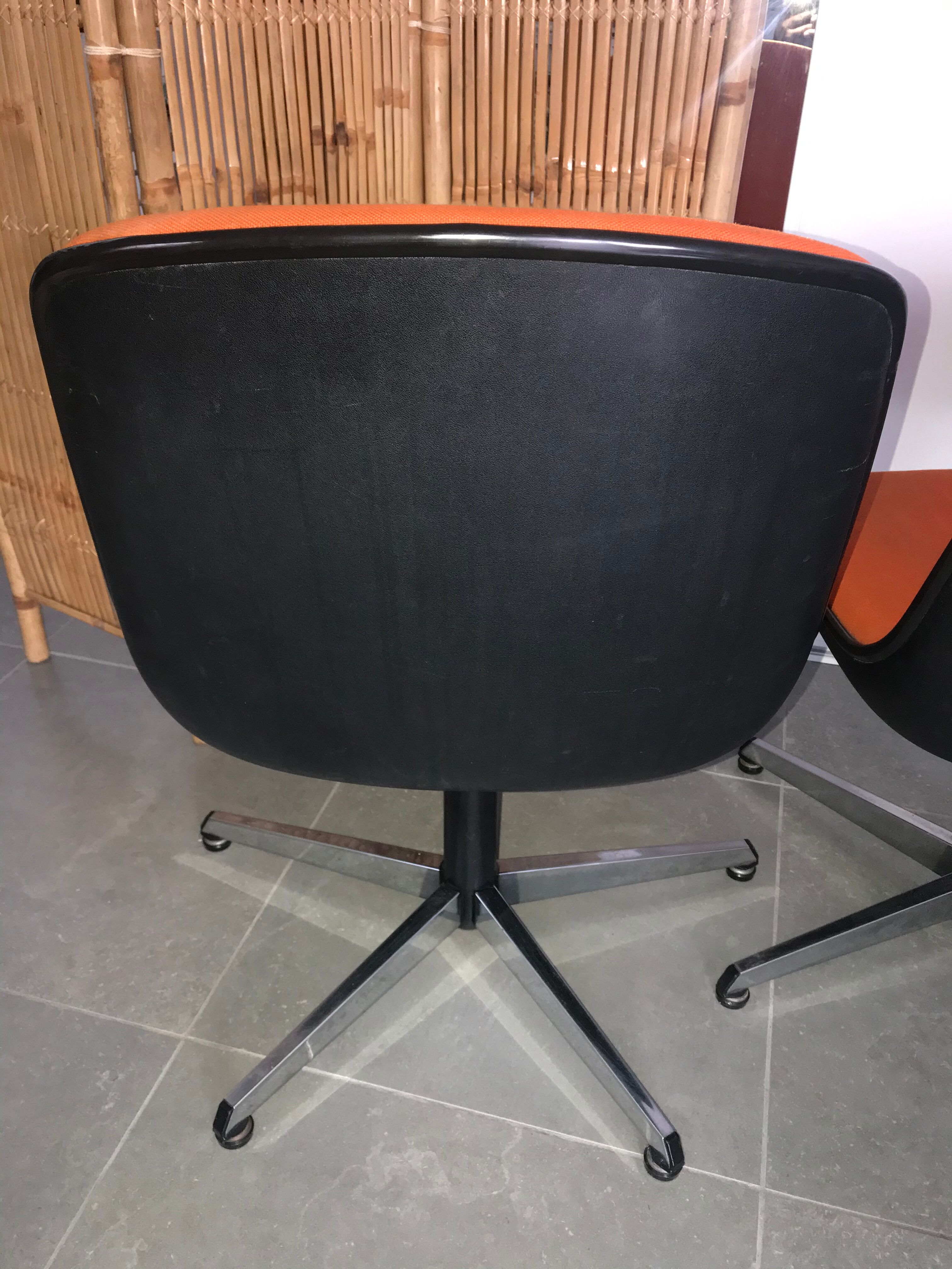 Paire de fauteuils de bureau pivotant orange année 70