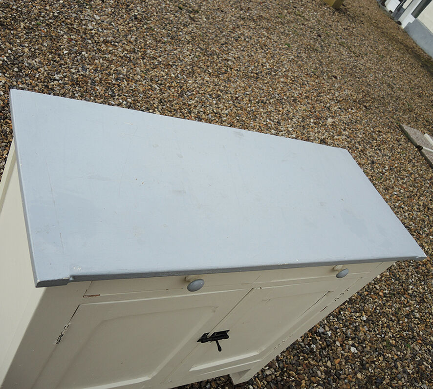 Old low Parisian sideboard in white wood