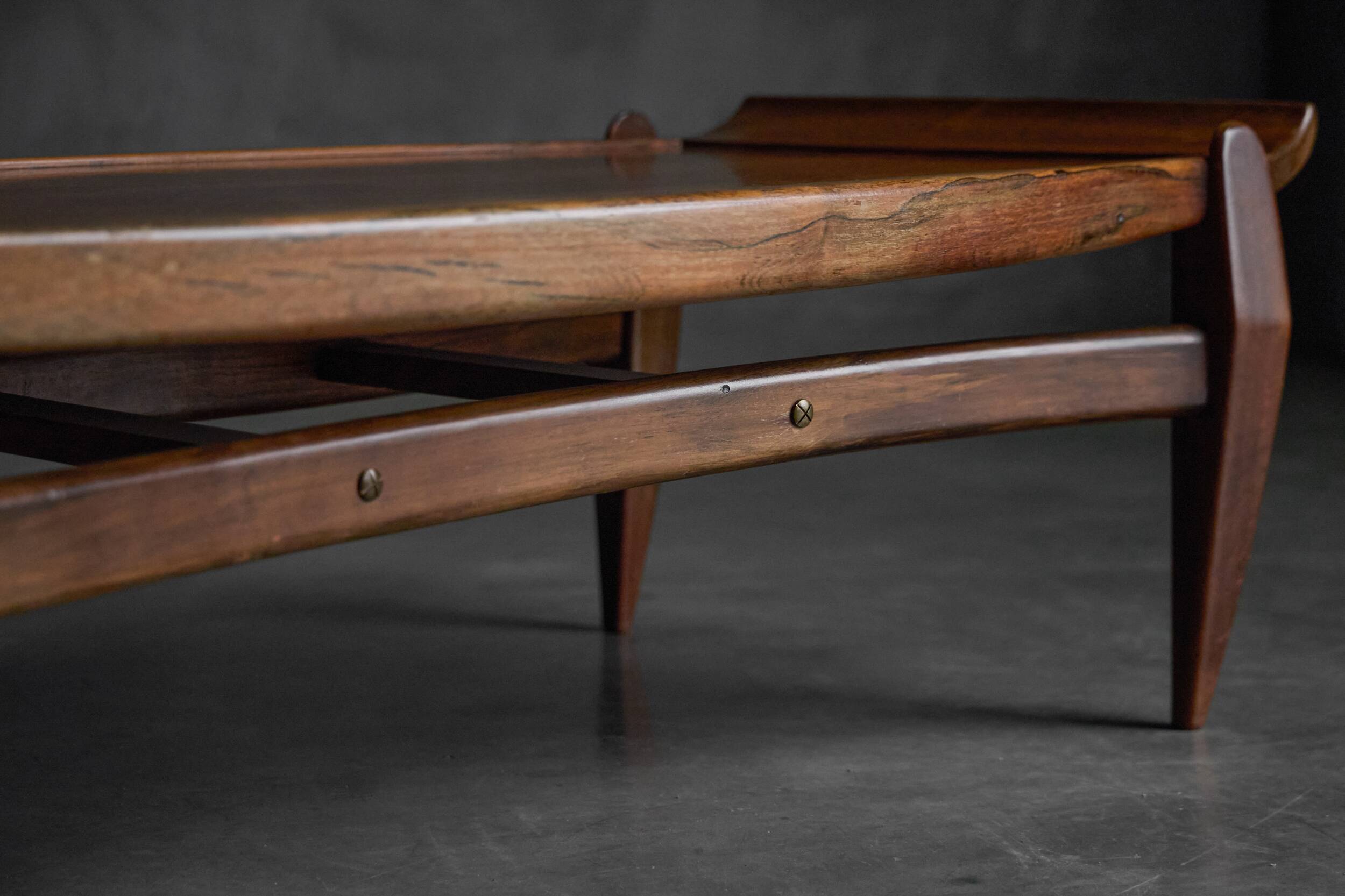 Table basse moderne brésilienne de Jean Gillon, Brésil, années 1960