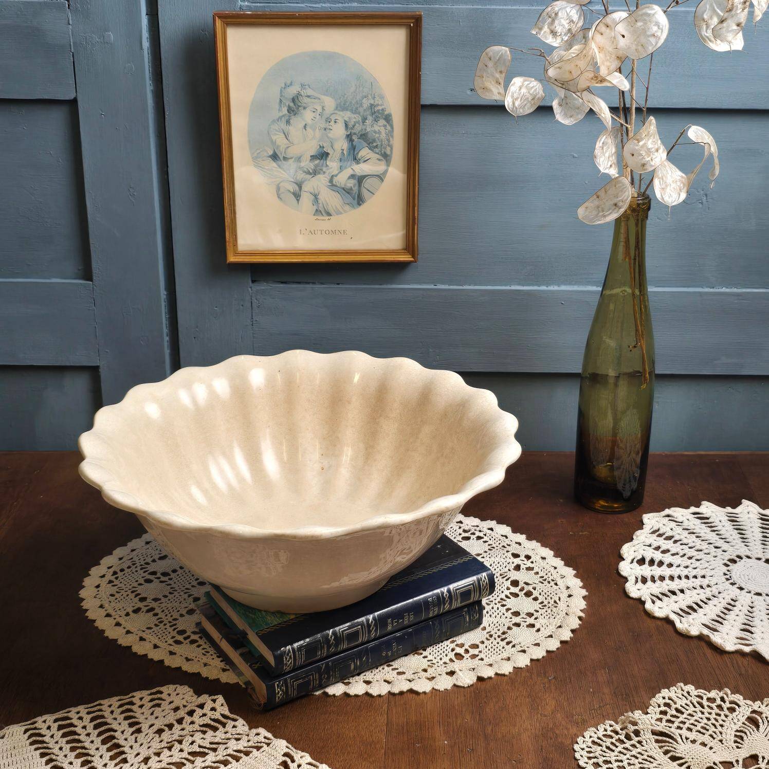 Antique salad bowl by Jules Vieillard & Cie Bordeaux, shell shape – 19th century