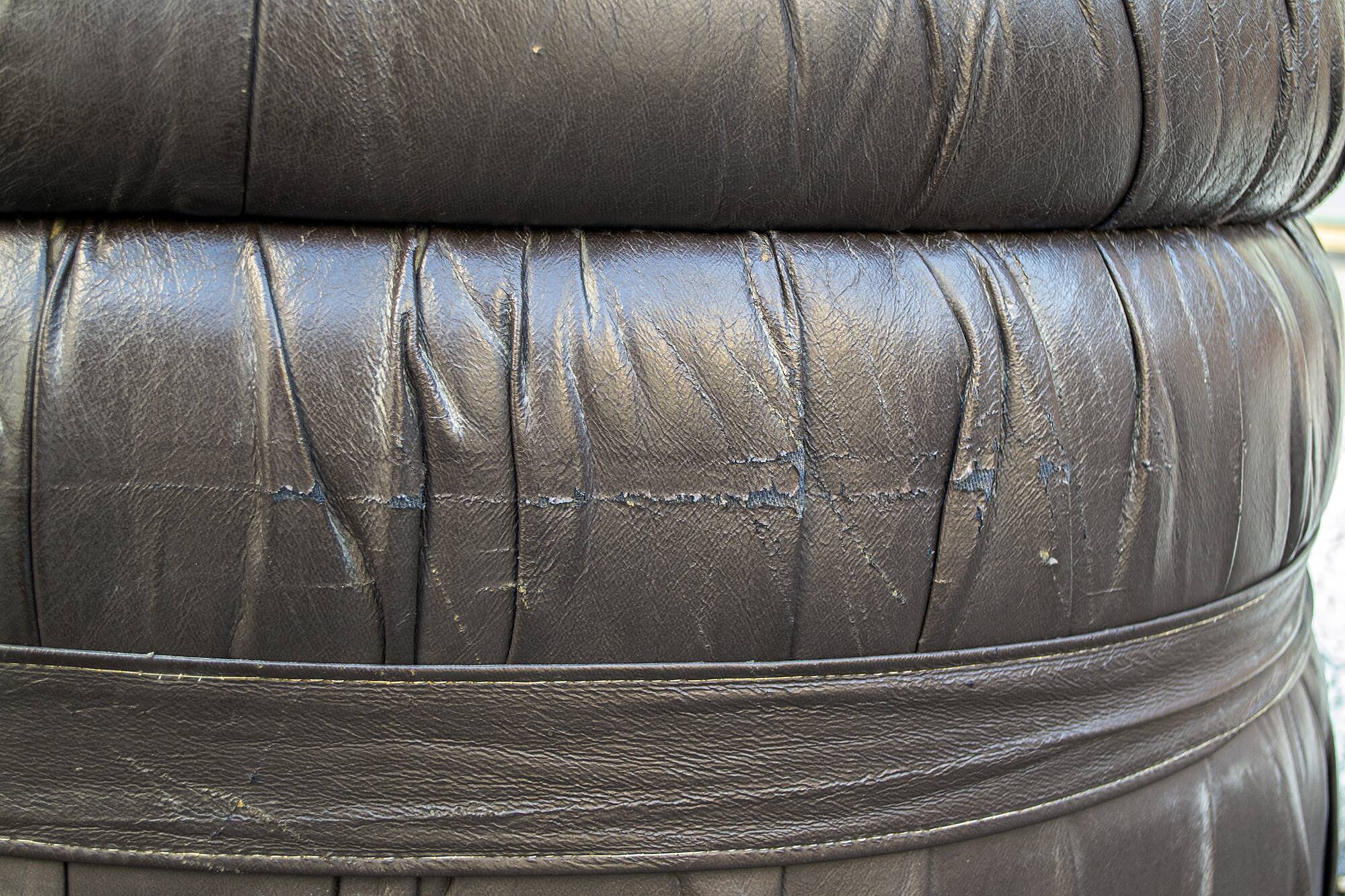 Pouf in vinile e legno con scaletta e scomparto, Italia Anni '60