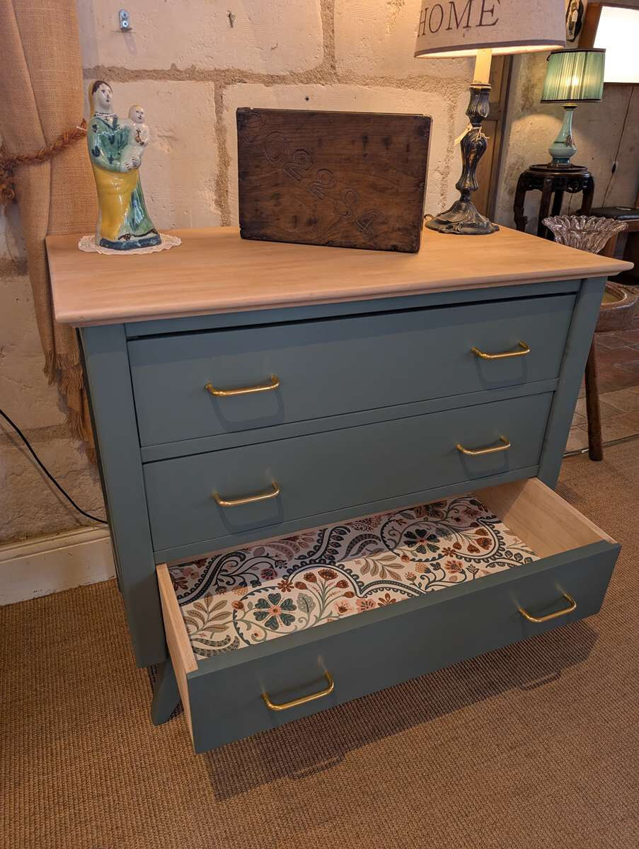 Vintage chest of drawers