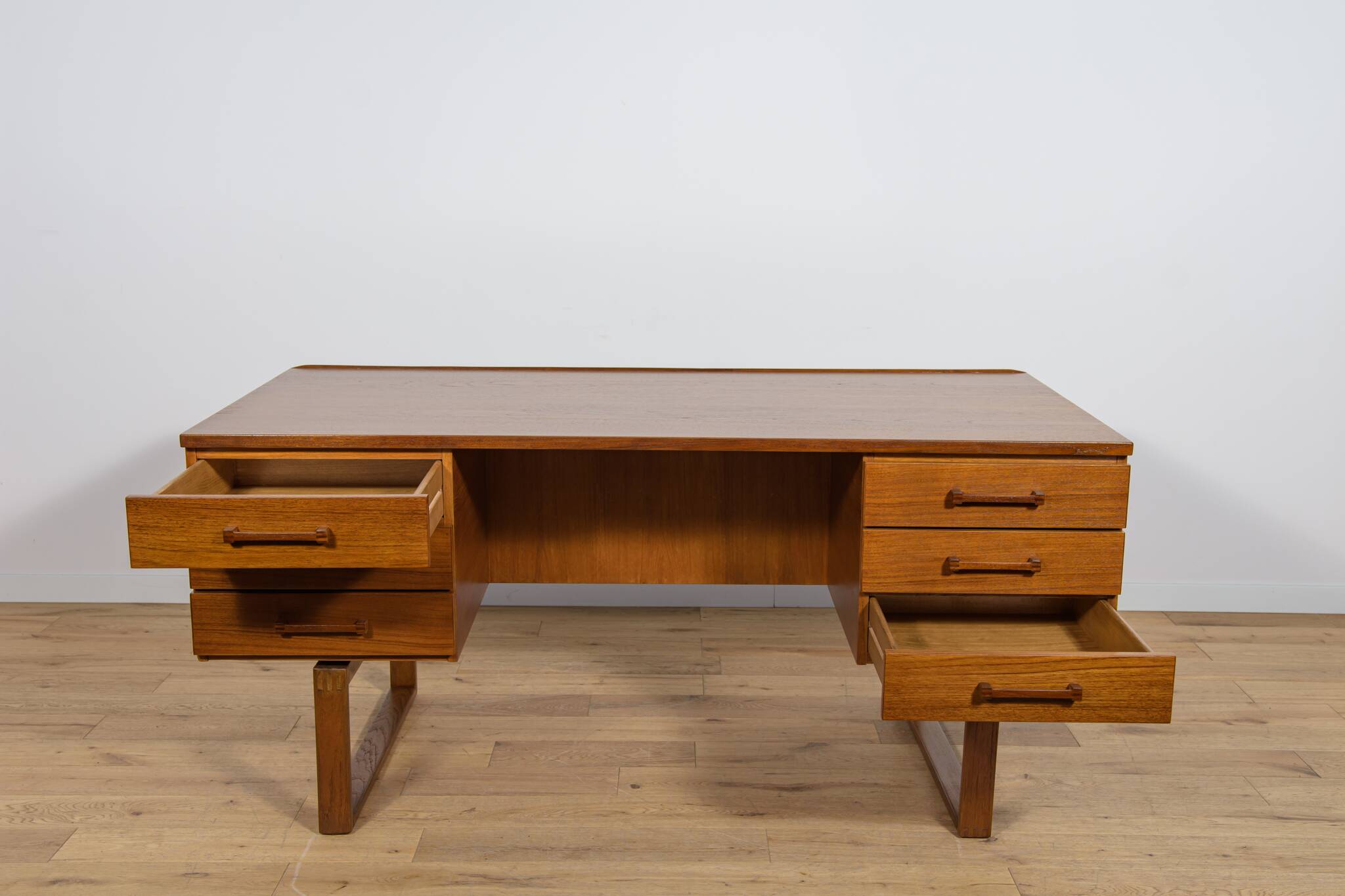 Mid-Century Teak Freestanding Desk by Torben Valeur & Henning Jensen for Dy
