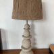 Lampe à poser artisanale en terre et corde