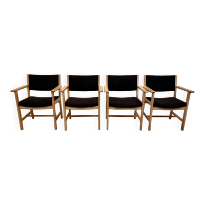SUITE DE 4 FAUTEUILS ESTAMPILLE ''HANS WEGNER'' 1960.