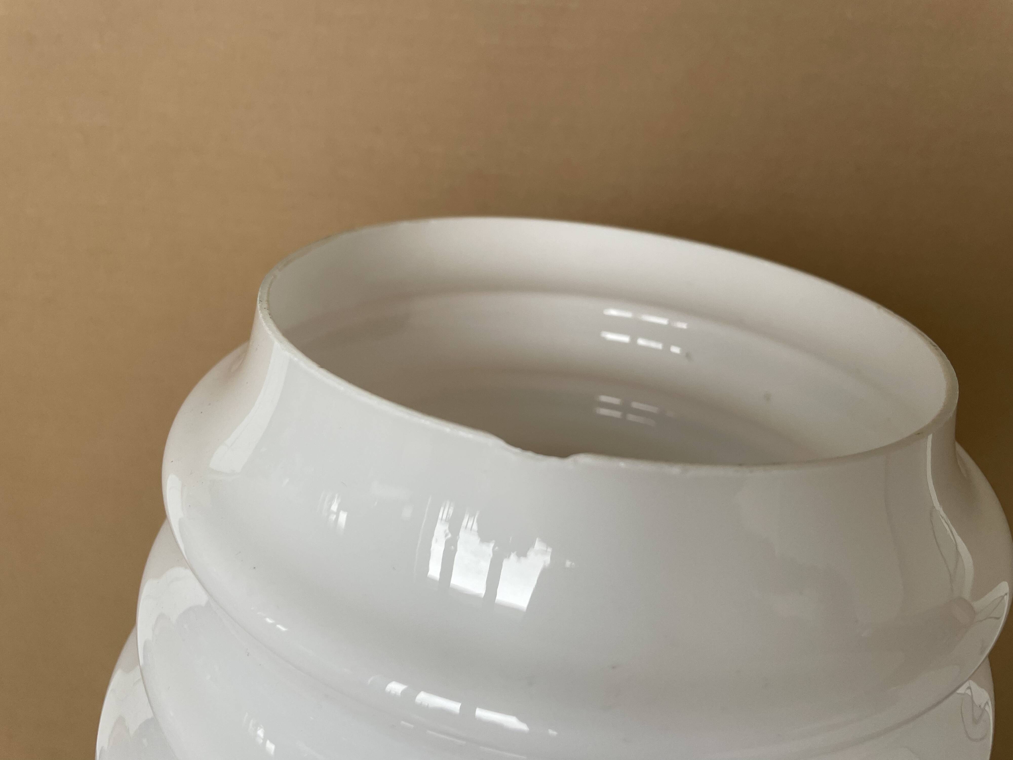 Old opaline suspension