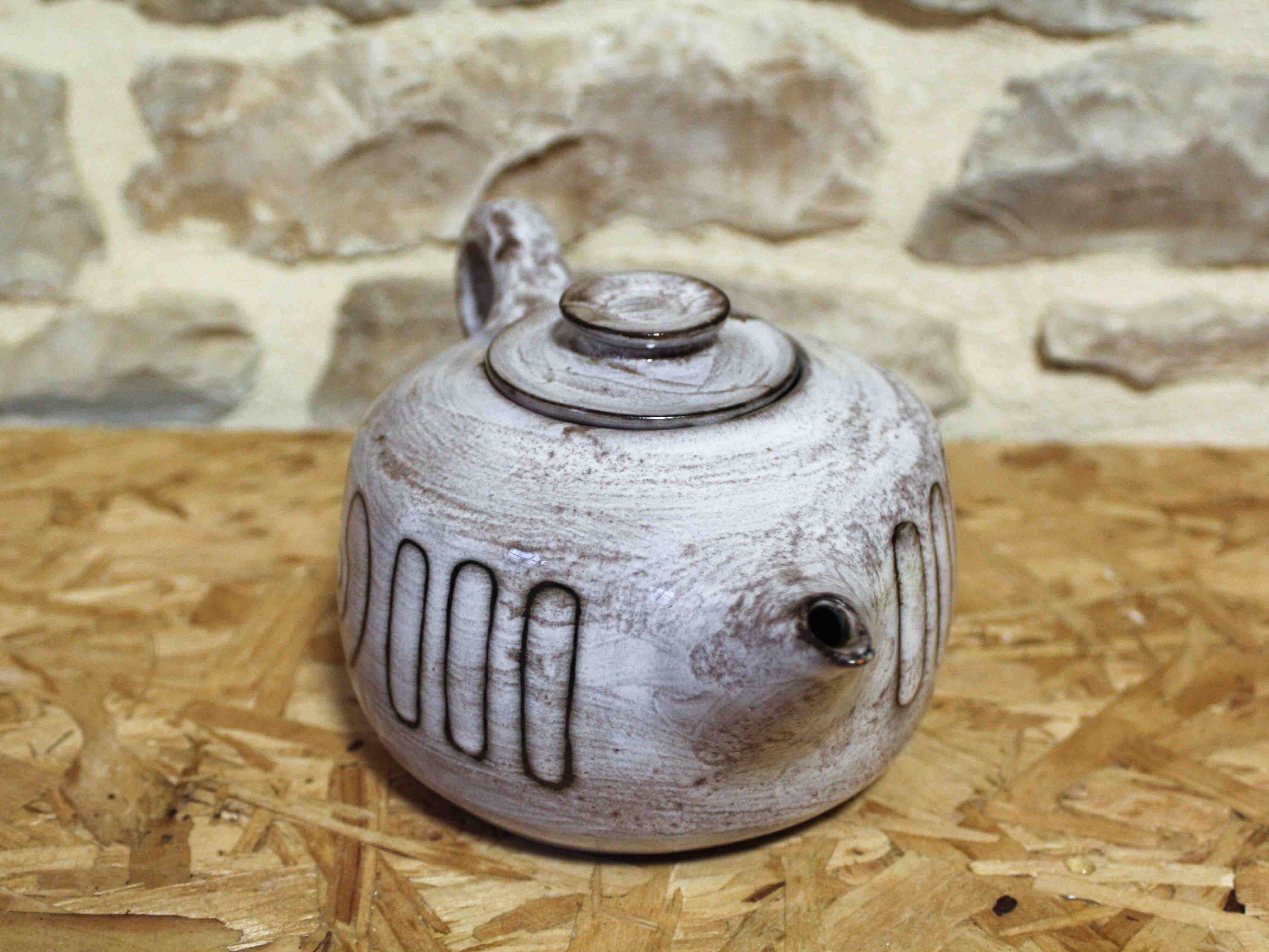 Enamelled ceramic tea set