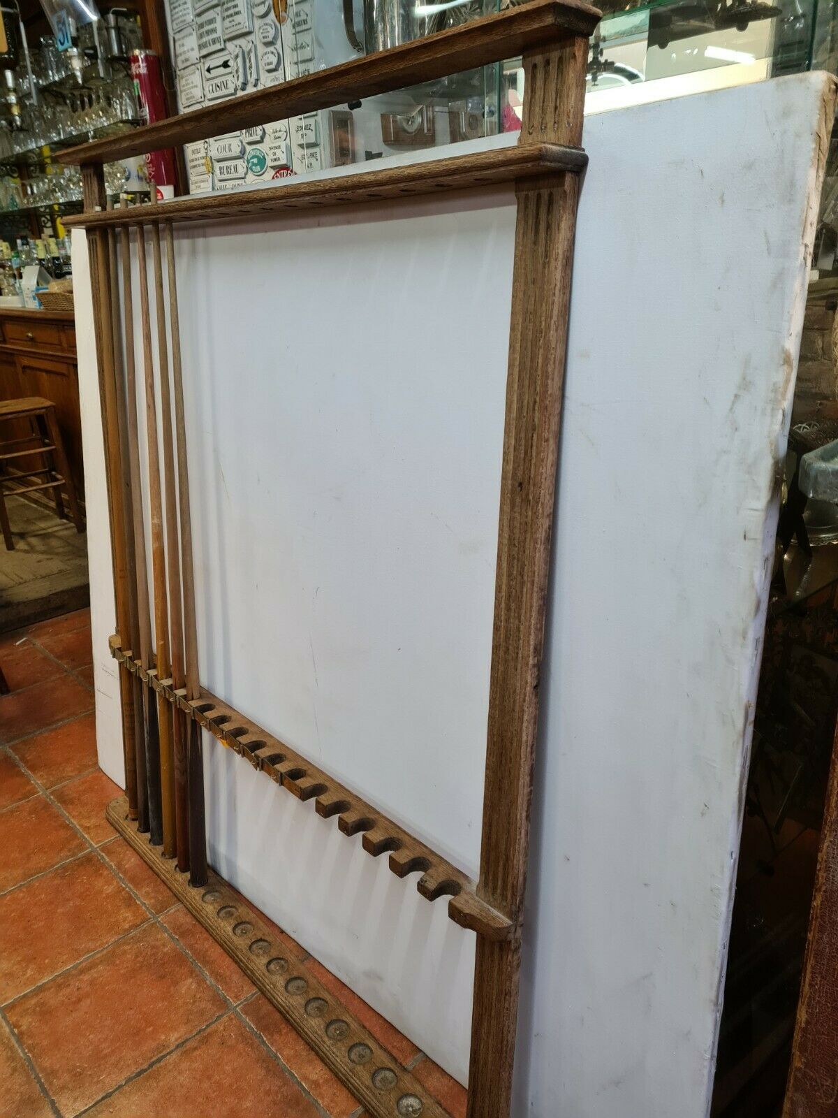 Wooden billiard tail holder