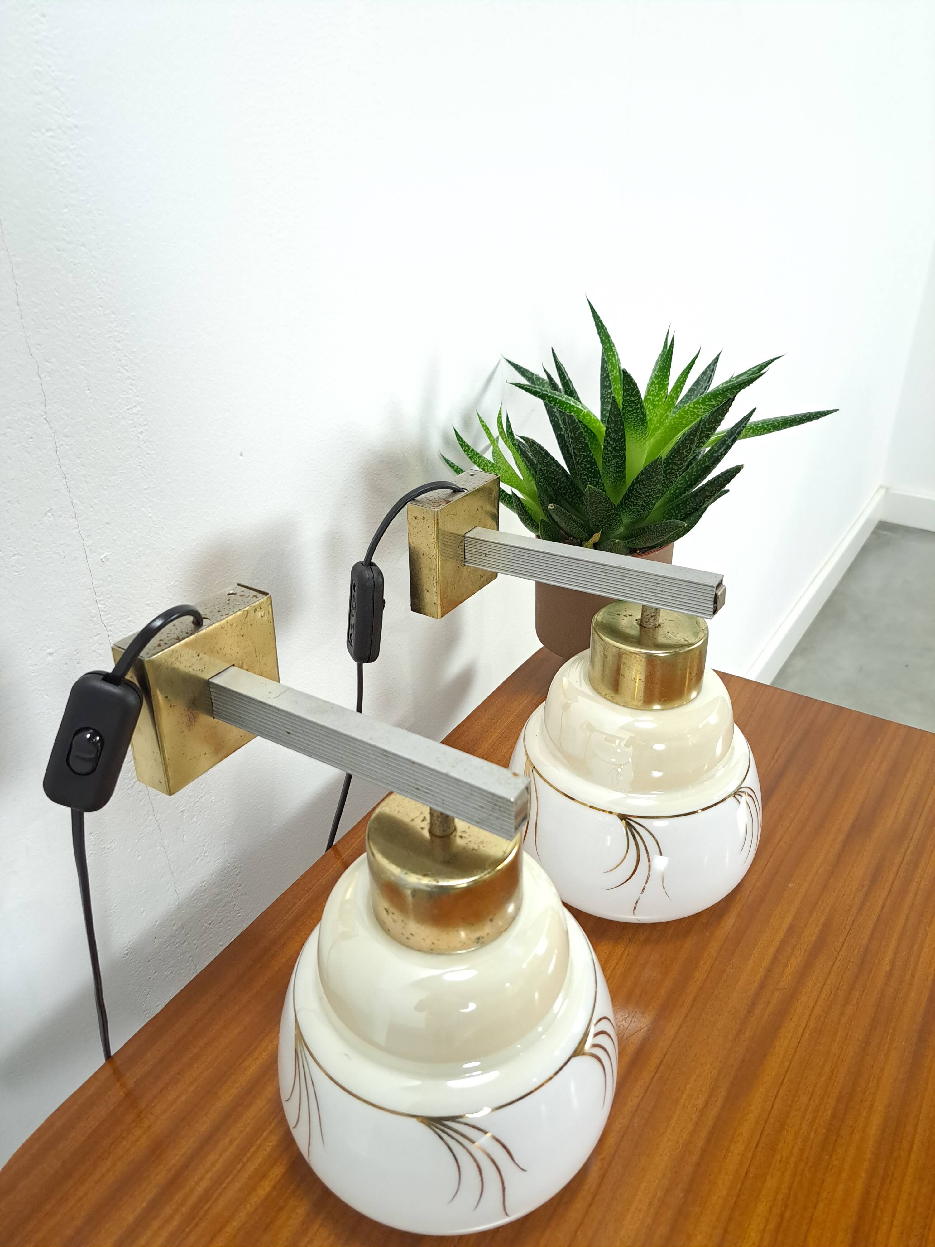 Design wandlampen Kamenicky Senov met melkglas kap vintage