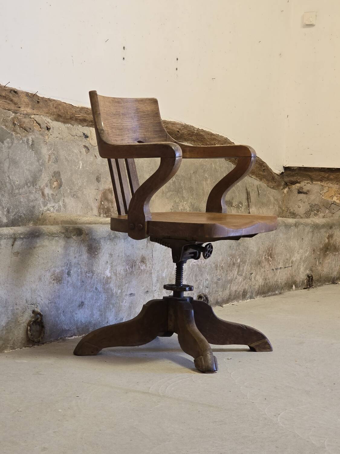 English American office armchair circa 1900 in oak
