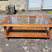 Table basse en merisier, verre et cannage