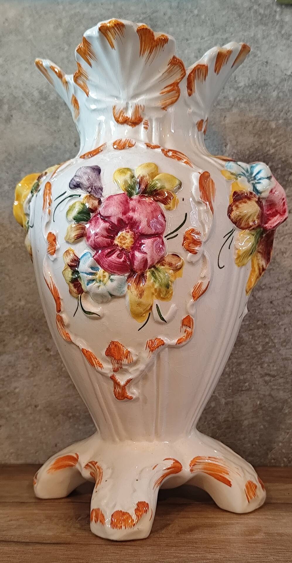 Ceramic vase in Bassano style