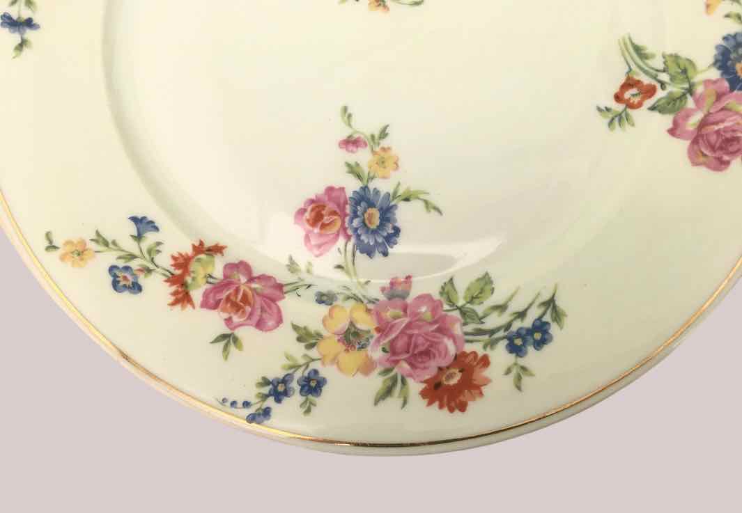 Set of 12 flat plates flowered porcelain