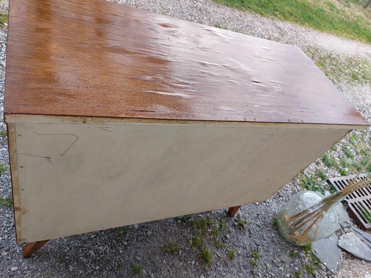 Compass feet sideboard