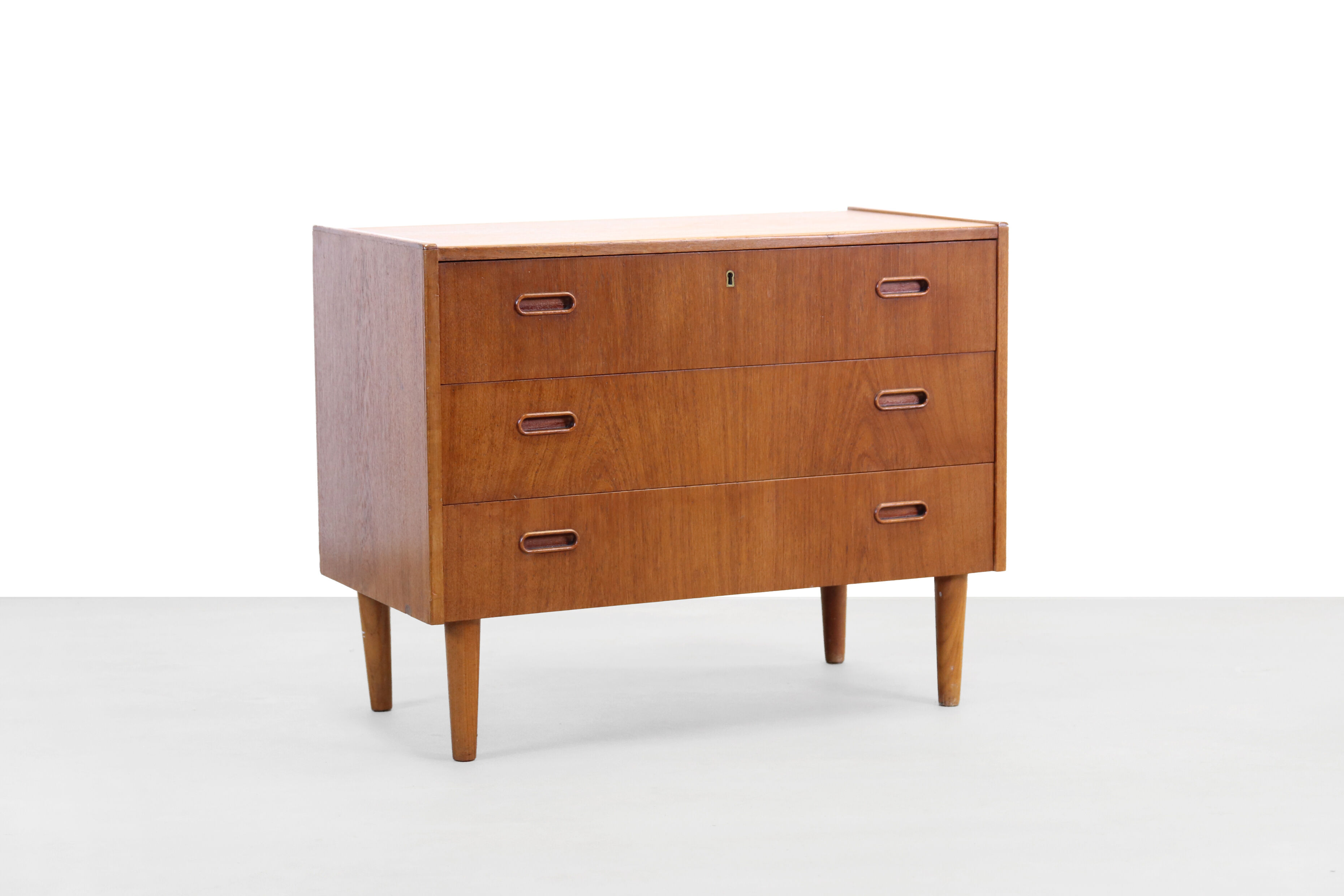 Vintage teak Danish design chest of drawers
