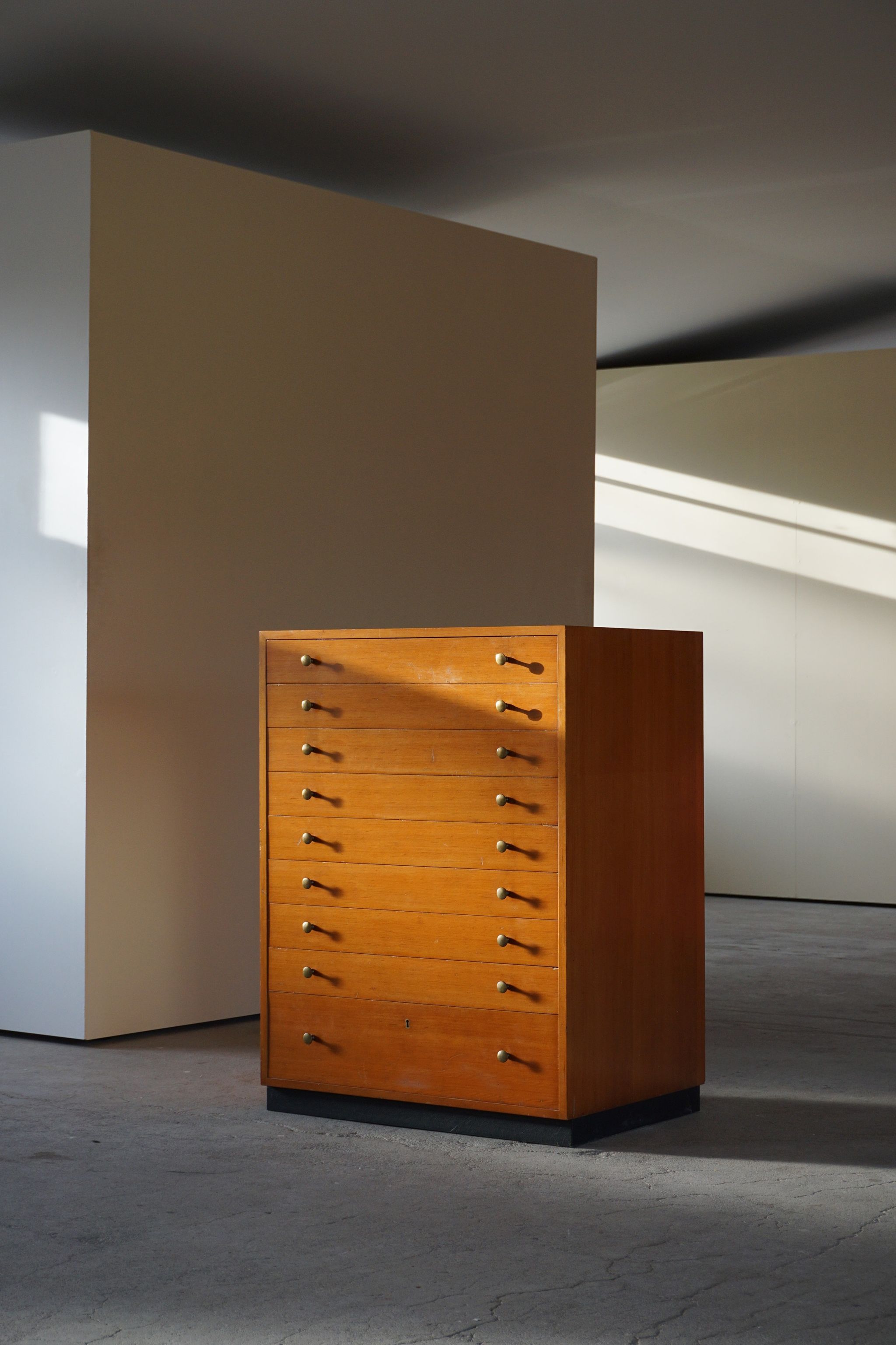 Oregon Pine Chest of Drawers with Brass Handles, 1970s