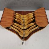 Very beautiful vintage hanger holder, including 7 matching hangers.