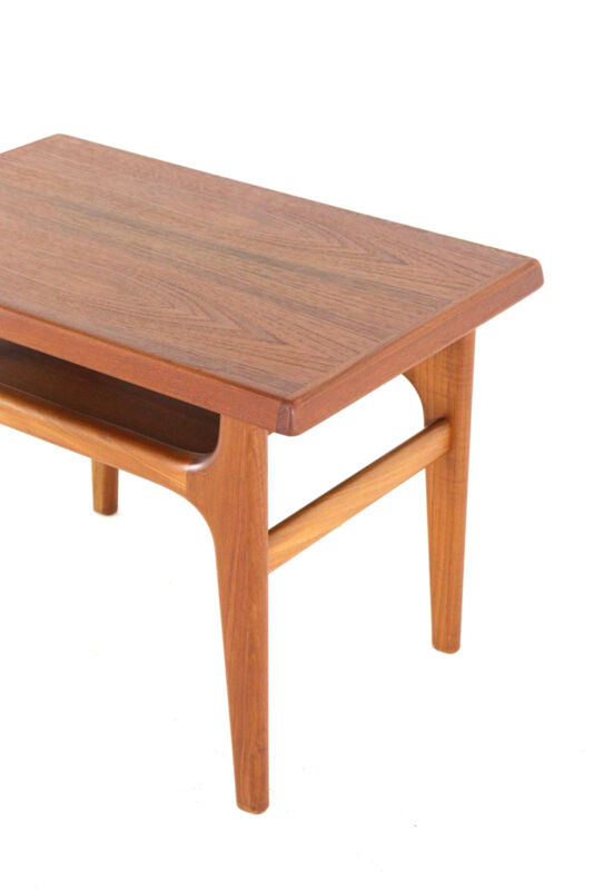 Table basse / table d'appoint 'Tuse' de Niels Bach, vintage danois