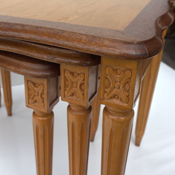 Vieille ensemble mid century ensemble de 3 tables  gigogne