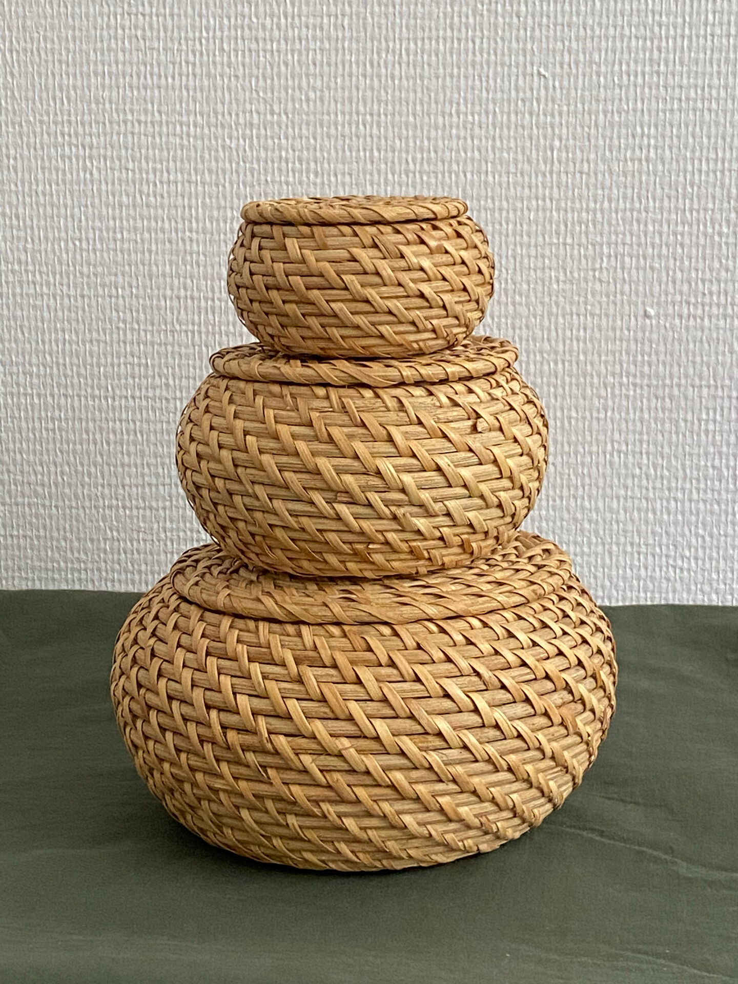 Lot de 3 boîtes gigognes rondes en rotin