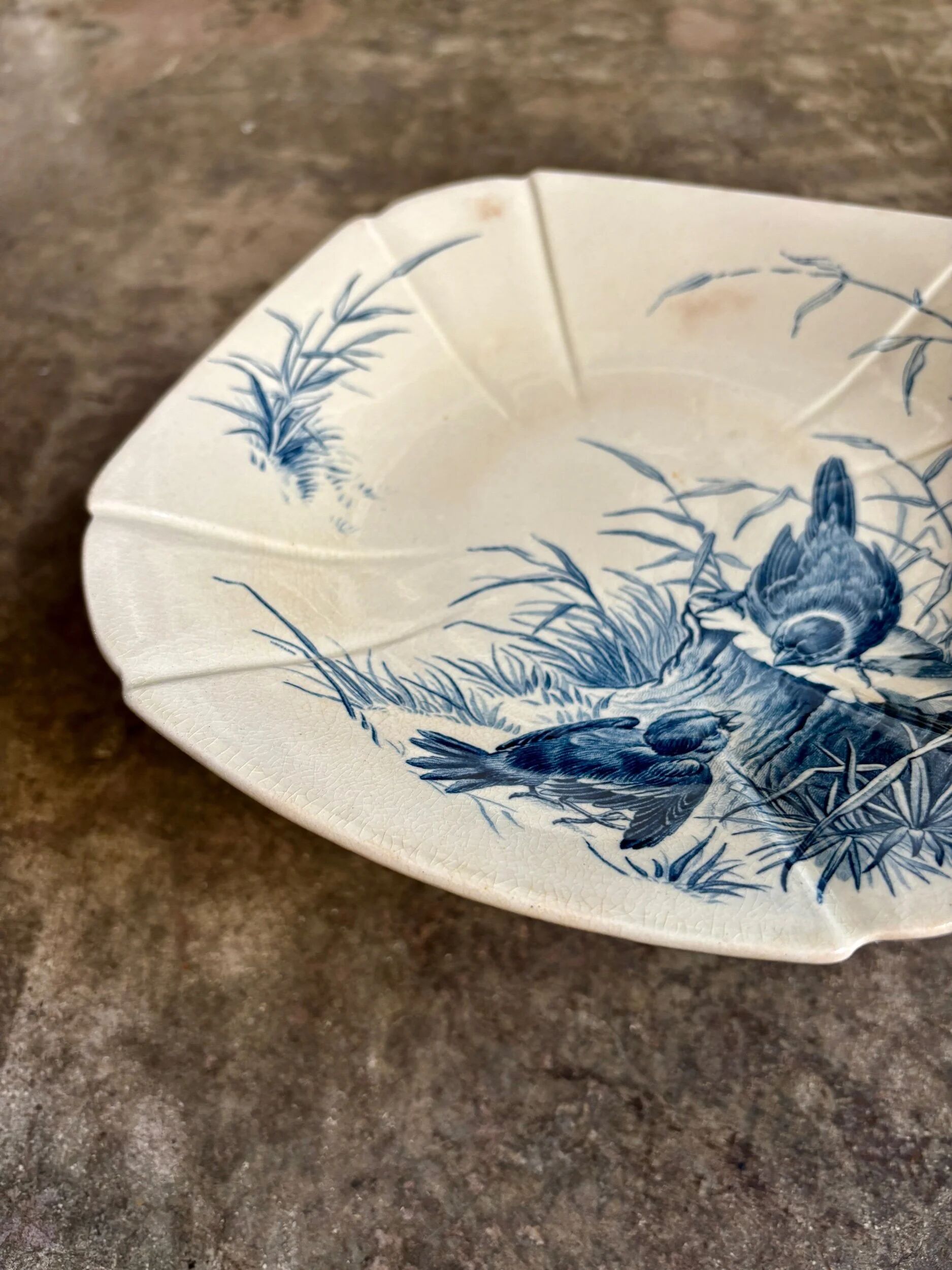 Large compote dish Gien in blue ironstone, "Birds" service around 1870.
