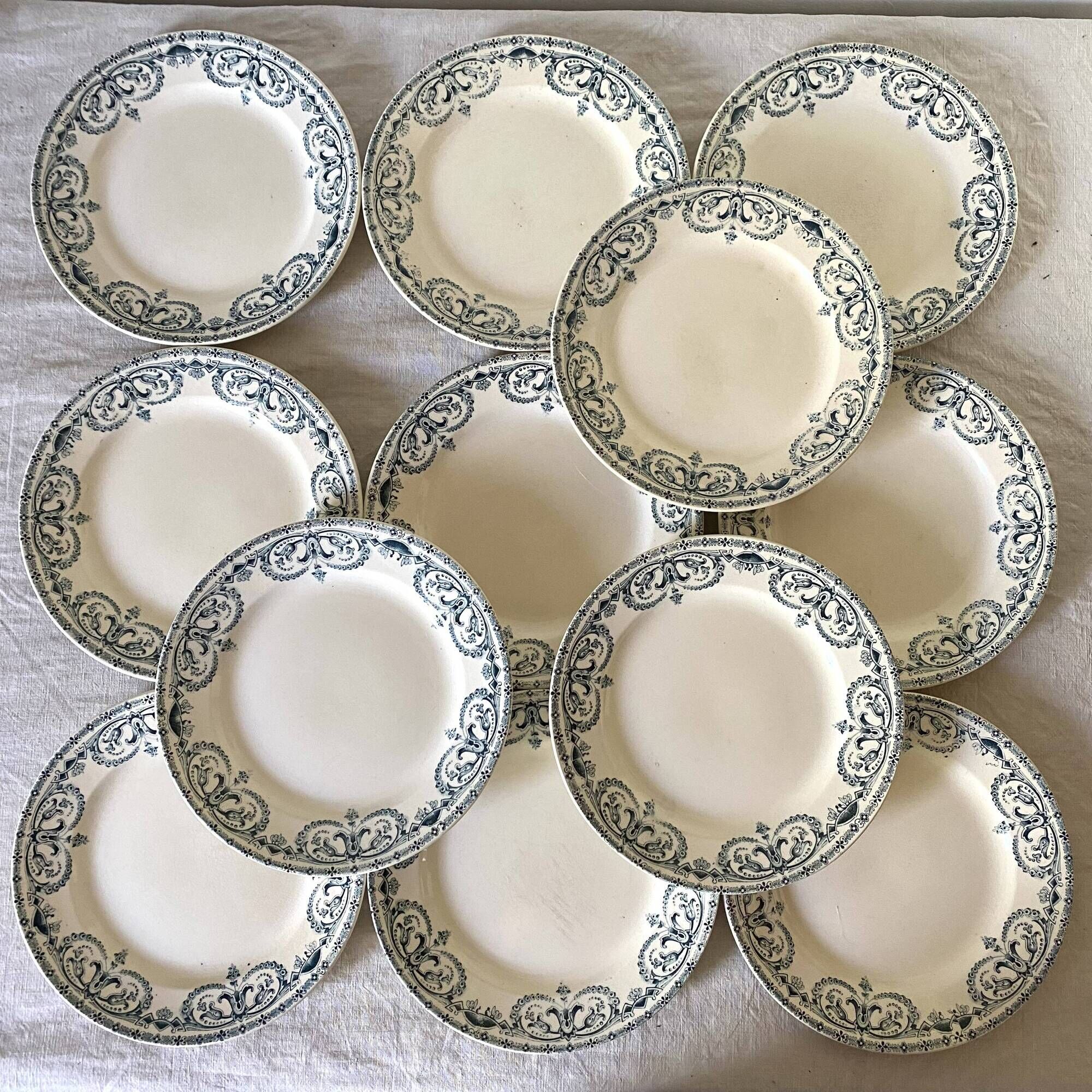 Assiettes plates anciennes Terre de Fer bleu encre début XXe
