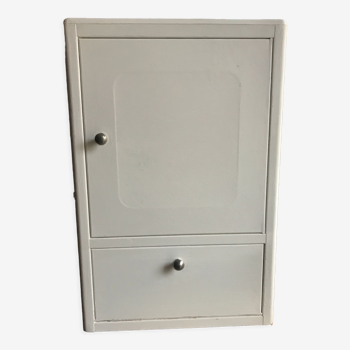 Metal medicine cabinet