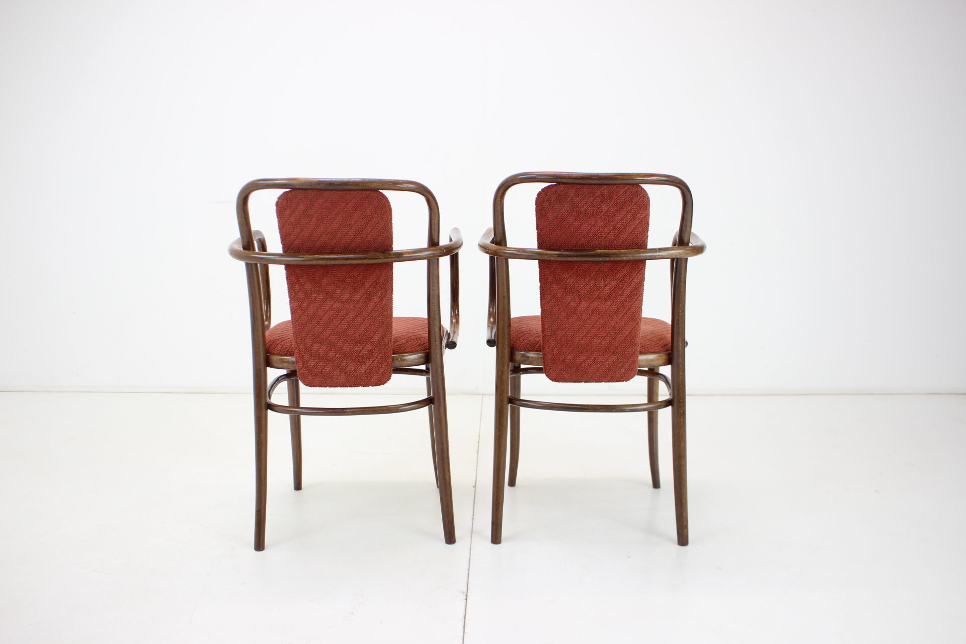 Set of two bentwood chairs, ton 1989