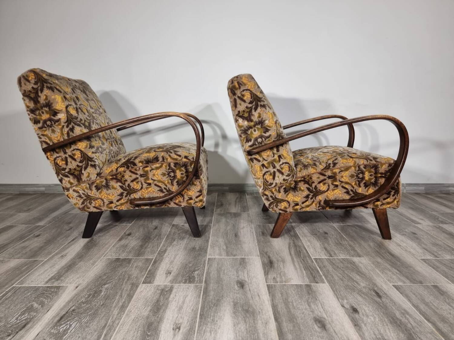 Art deco armchairs by Jindrich Halabala