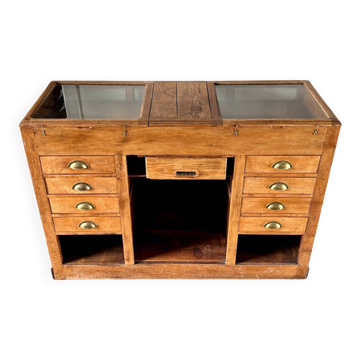 Counter, glass-fronted wooden workbench in dark wood, 8 drawers.