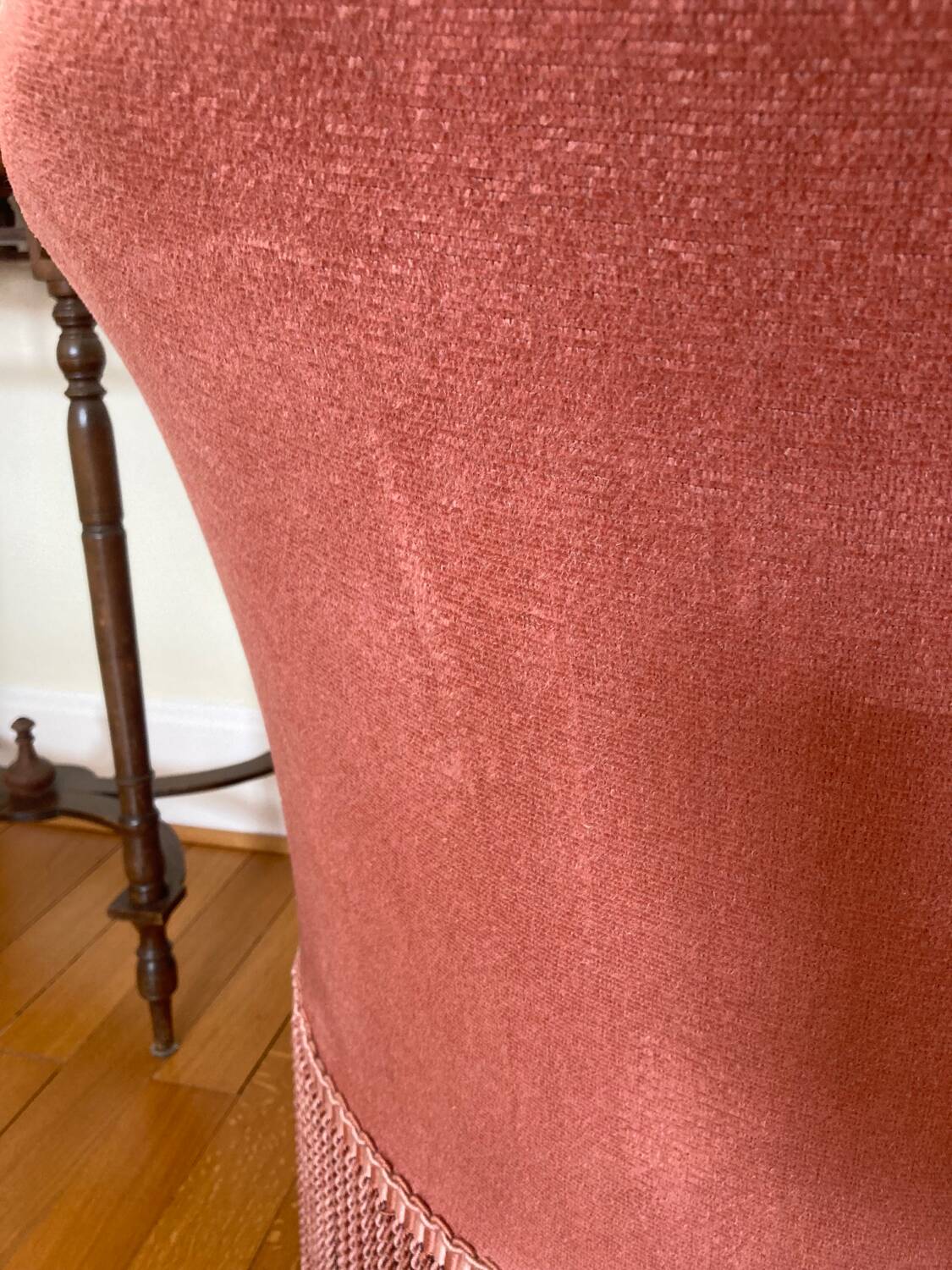 Pink velvet toad armchair