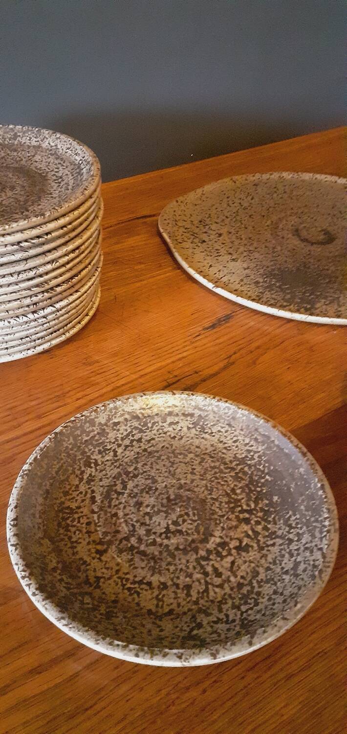 Dessert service, 18 plates and a sandstone dish from Salins les Bains, 1960s
