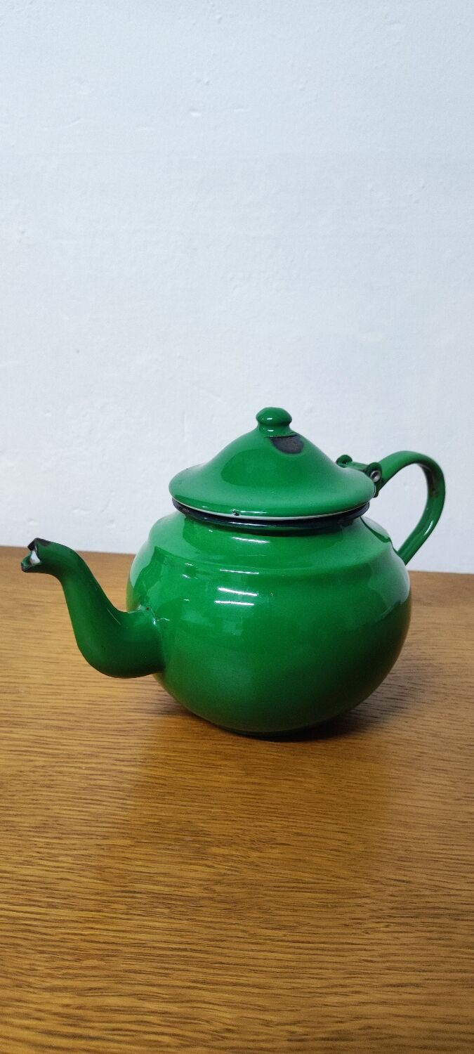 Enamel teapot