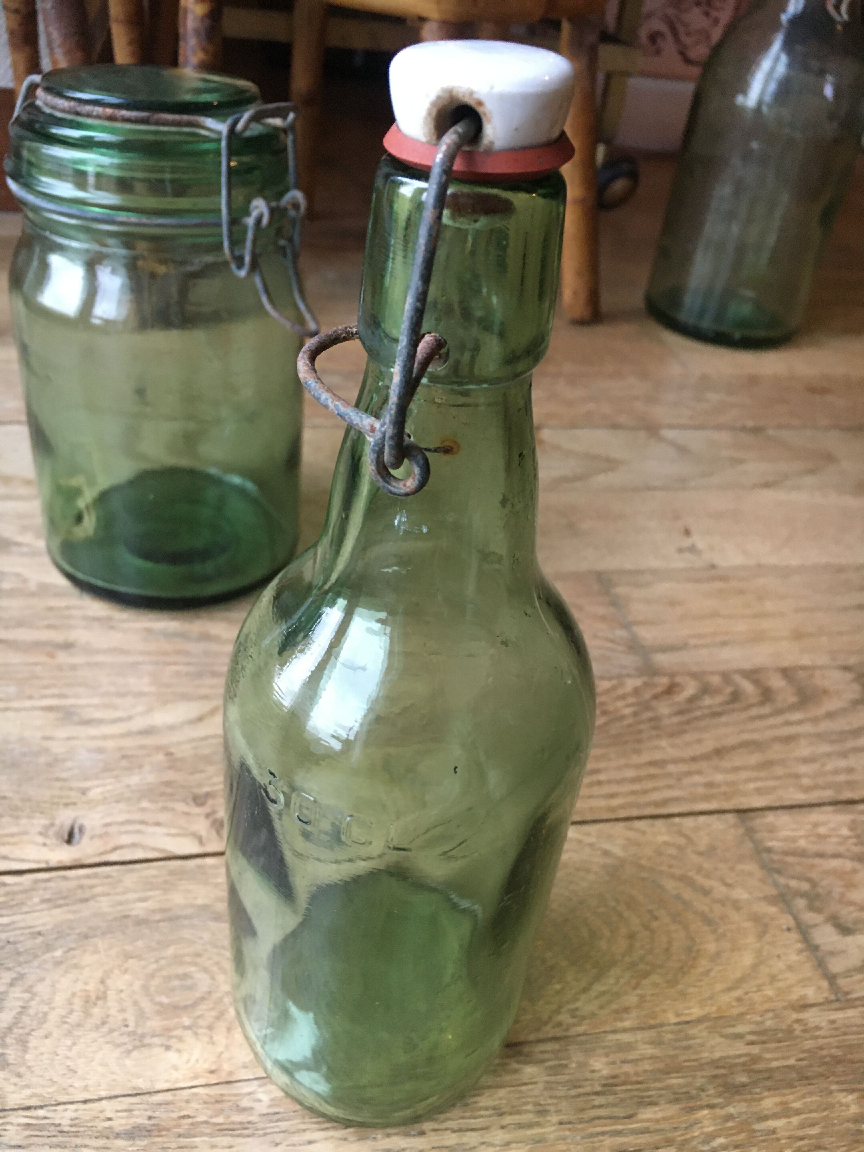 Lot de 3 bocaux et fiole en verre ancien