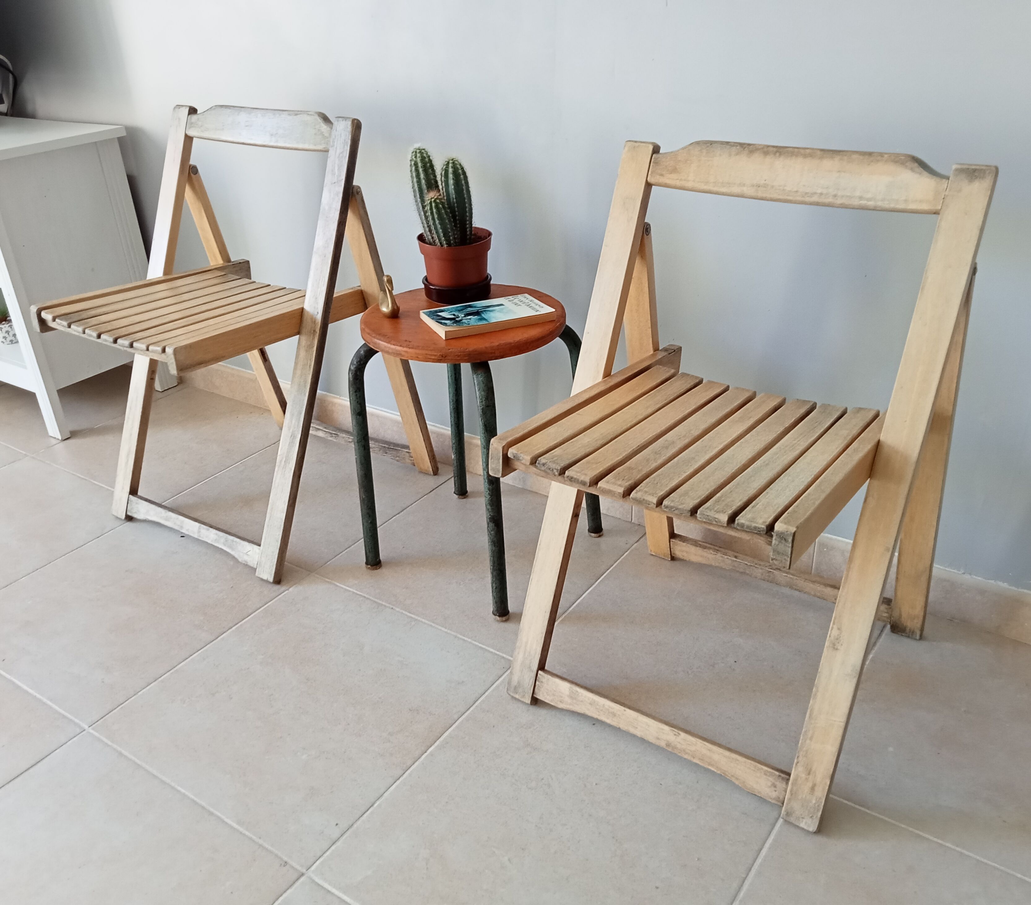Pair of vintage folding chairs 60s