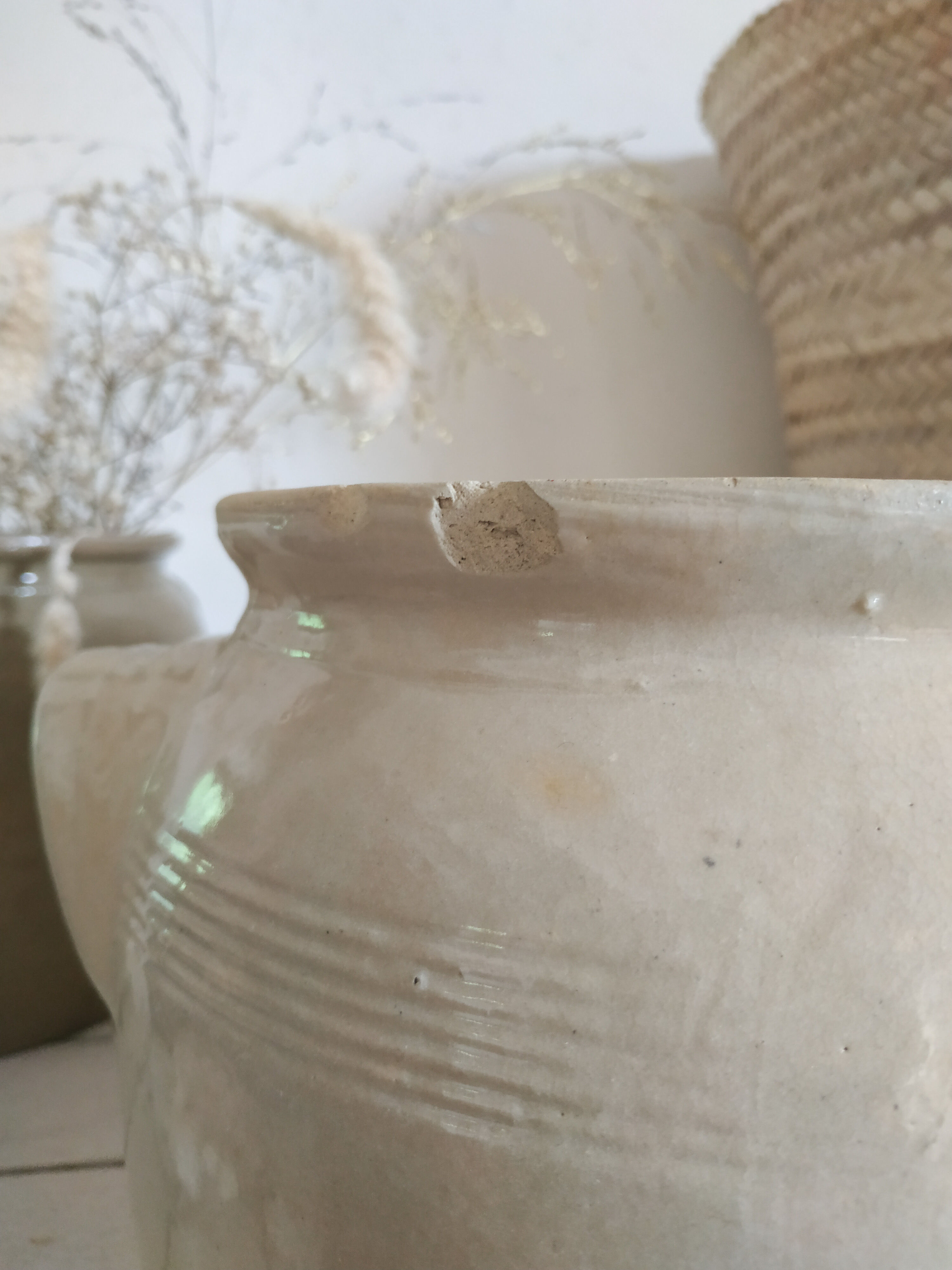 Pot ancien en grès vernissé coloris crème