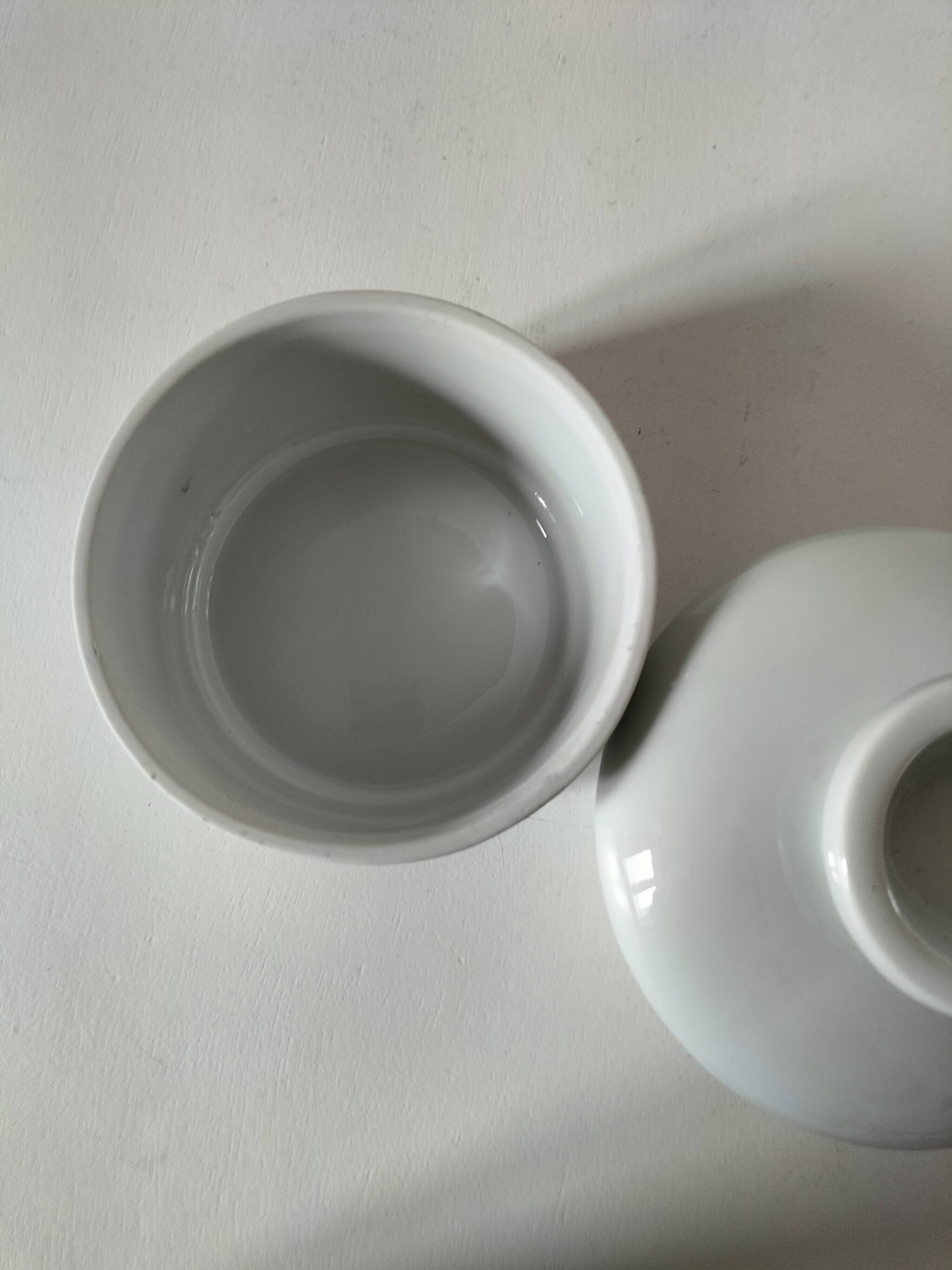 Vintage water butter dish in white porcelain - sleek design