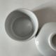 Beurrier à eau vintage en porcelaine blanche - design épuré