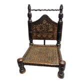 Chaise basse traditionnelle en bois et cuir