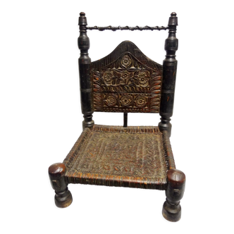 Traditional low chair in wood and leather