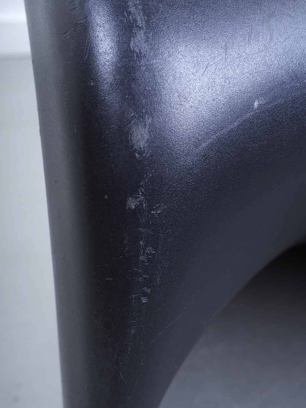 Verner Panton black chair – Vitra