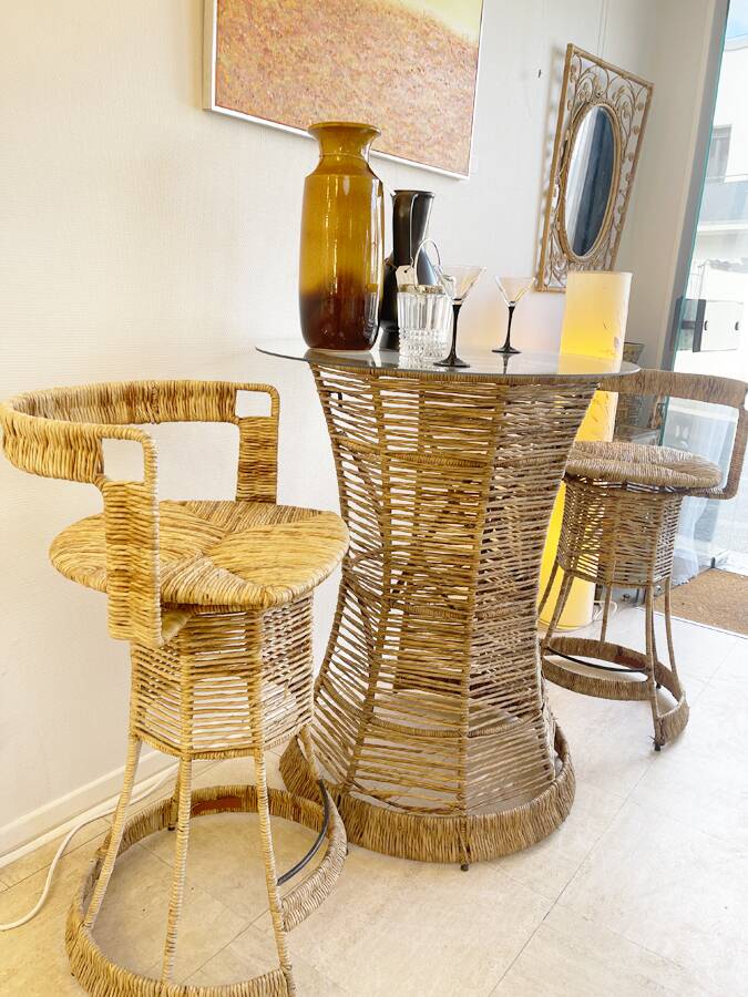 Garden bar in rattan and glass with its two stools – 1970s