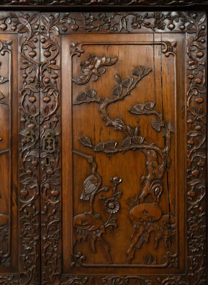 Buffet indochinois en bois de fer sculpté à la main 19ème siècle