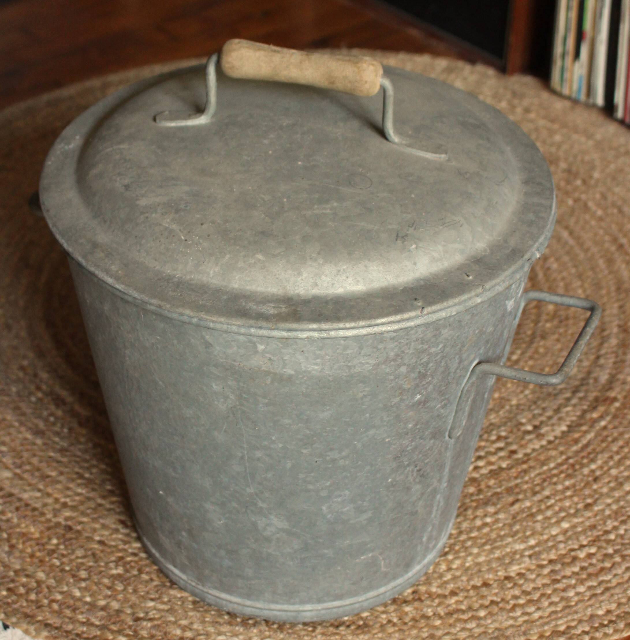 Medium round zinc basin with garden lid